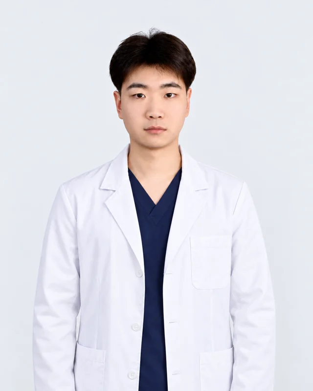吴嘉豪医生形象照